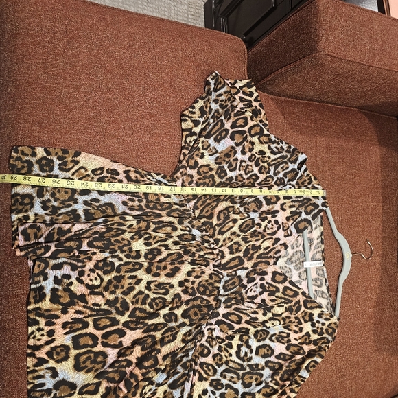 Dear Scarlett Leopard Top in a size XL - Picture 8 of 8